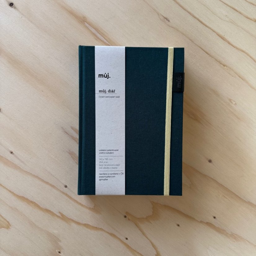 můj.diář 2026 | horizontální, český - hotový diář: smaragdový + světle žlutá gumička + zelený lesklý štítek